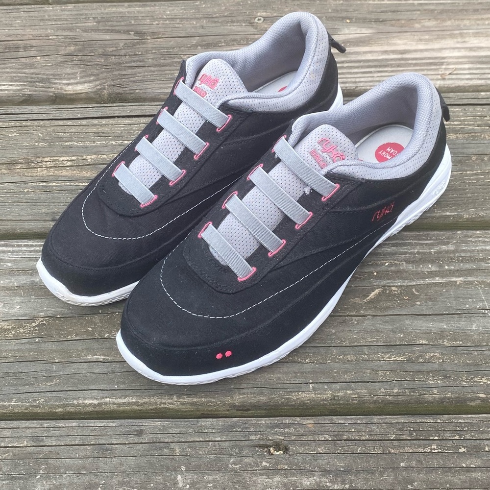 Ryka Black Canvas Sneakers. Women's Size 10